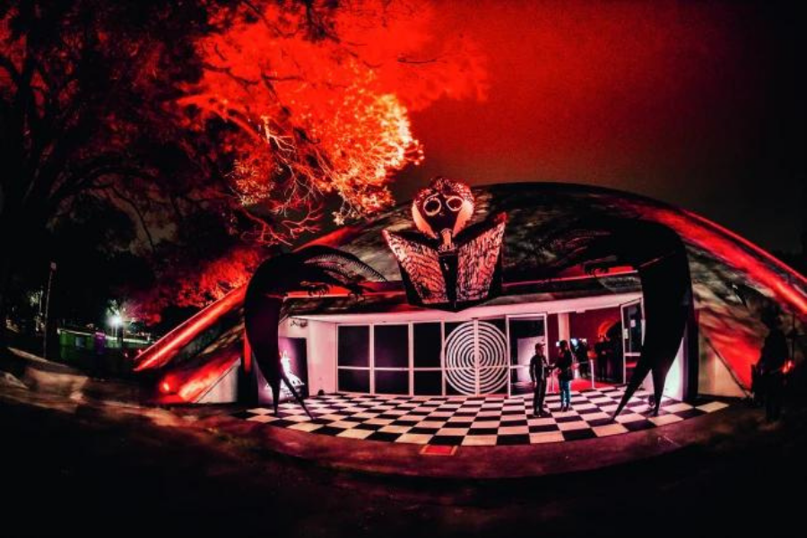 Imagem da experiência Exposição interativa, que reflete as criações e o imaginário sombrio do cineasta Tim Burton, chega a São Paulo