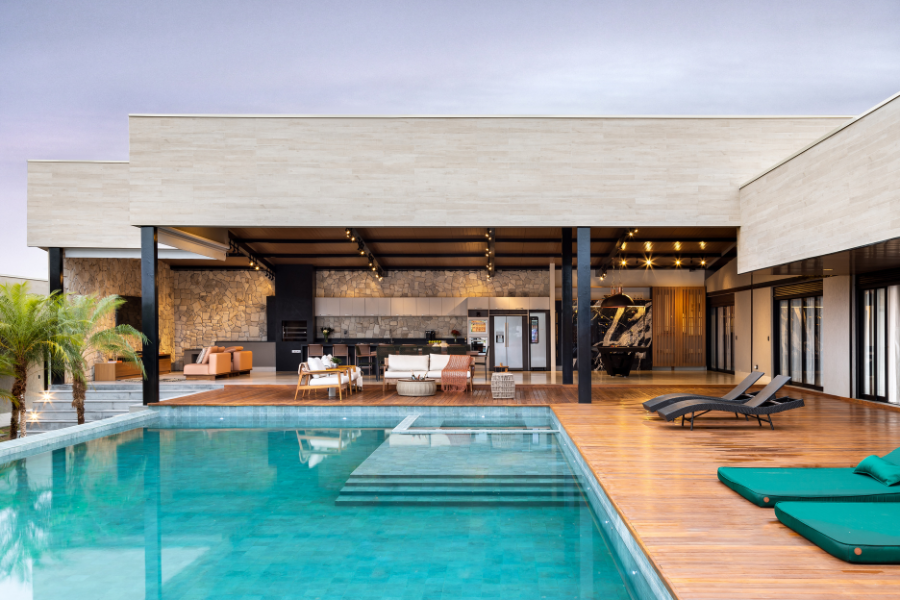 Imagem da matéria #Club&Casa Home – Residência ganha área de lazer dos sonhos com lounge integrado à piscina