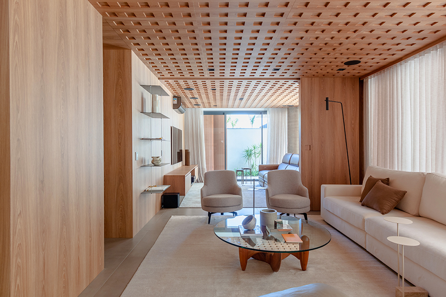 Imagem da matéria #Club&Casa Home – Apartamento novo, em Curitiba (PR), é marcado pelo encanto e aconchego da madeira