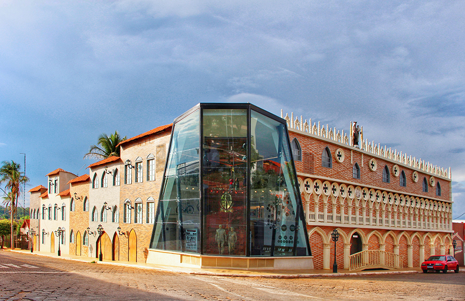 Imagem da matéria #Club&Casa Home – Reforma em casa de ex-prefeito dá lugar a instituto cultural, com fachada que remete a Veneza