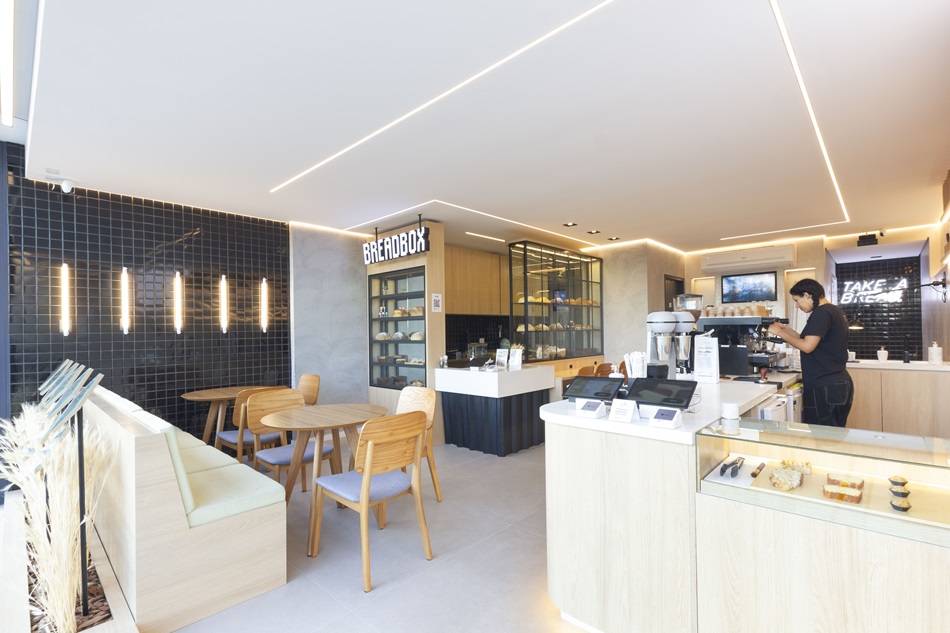 Imagem da matéria #Conteúdo e Visibilidade: Breadbox Jurerê Internacional – Design minimalista e funcionalidade em um food hall compacto