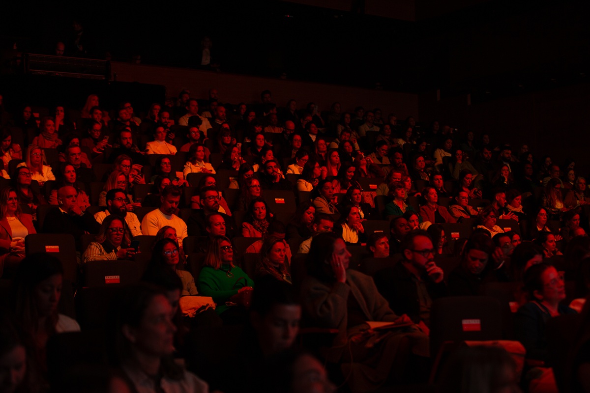 Imagem de capa da matéria - Club&Casa Summit reúne 1.000 pessoas no Teatro Santander