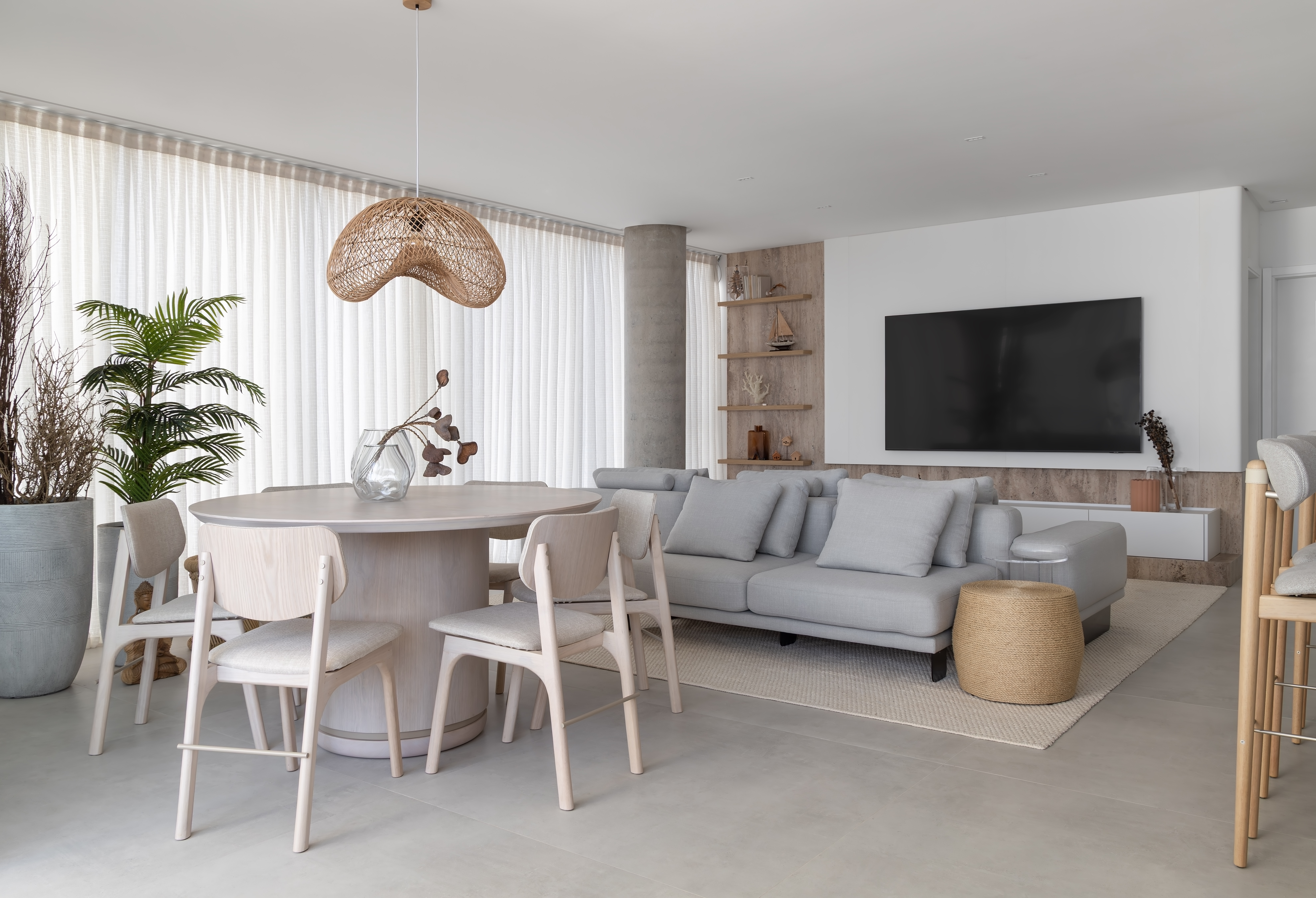 Imagem da matéria #Conteúdo e Visibilidade: Apartamento em Itajaí assinado por Camila Amin é um convite à leveza, funcionalidade e acolhimento, traduzindo a essência da vida no litoral