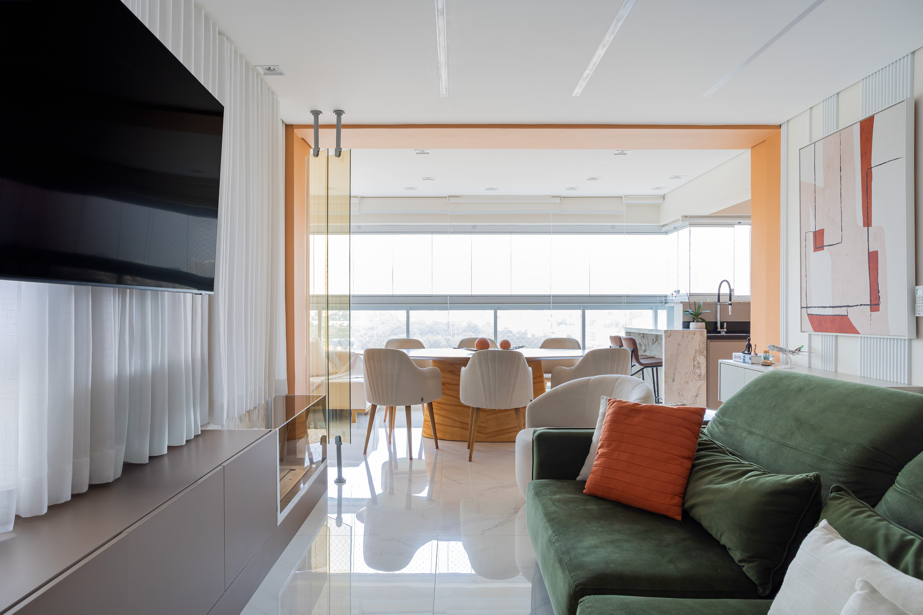 Imagem da matéria #Conteúdo e Visibilidade: soluções criativas ampliam a conexão entre os ambientes no Apartamento P&E, assinado por Bruna Bittencourt
