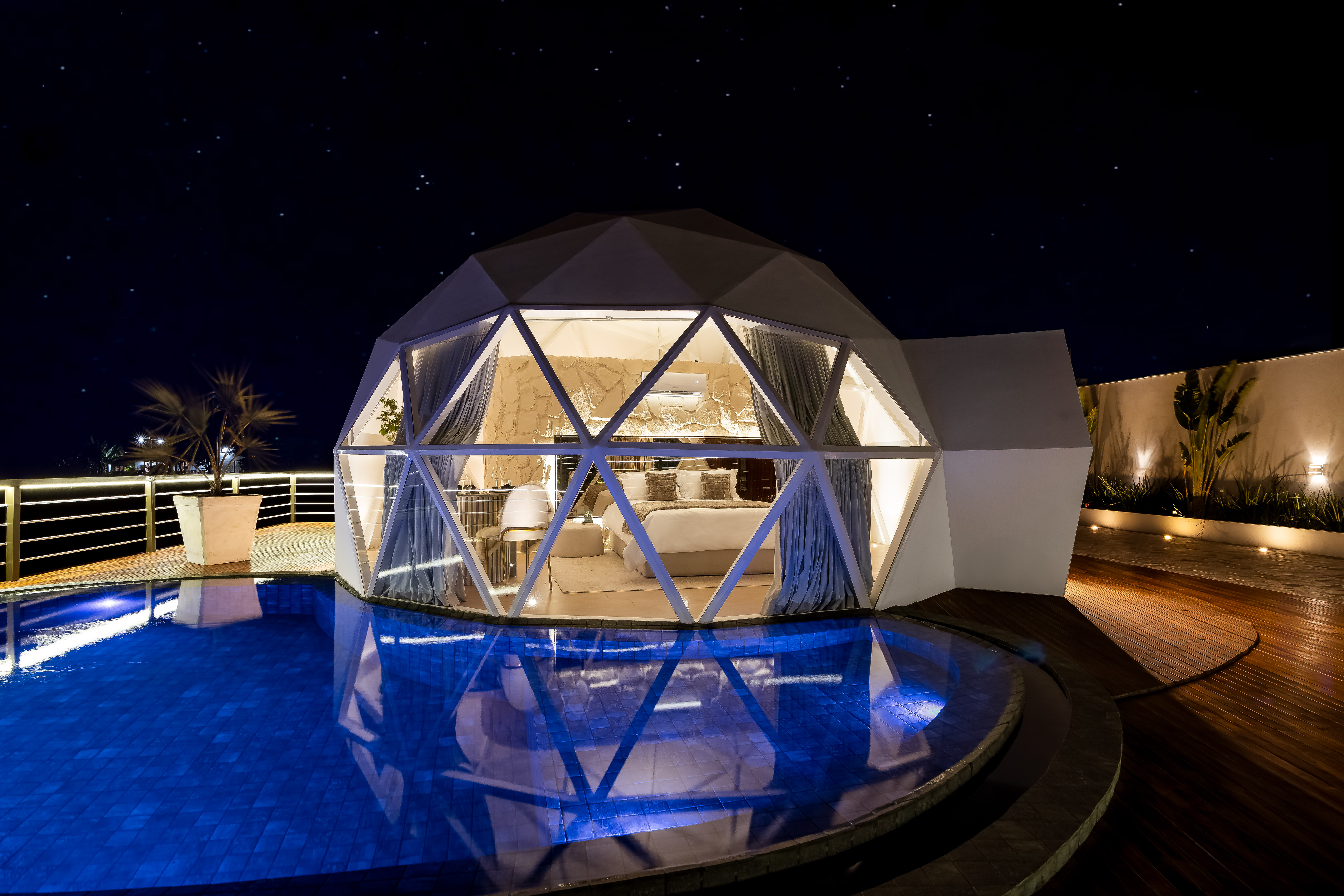 Imagem da matéria #CONTEÚDO E VISIBILIDADE: Camila Sales projeta domo de luxo para Airbnb, com direito a passagem secreta e visual incrível do interior paraibano