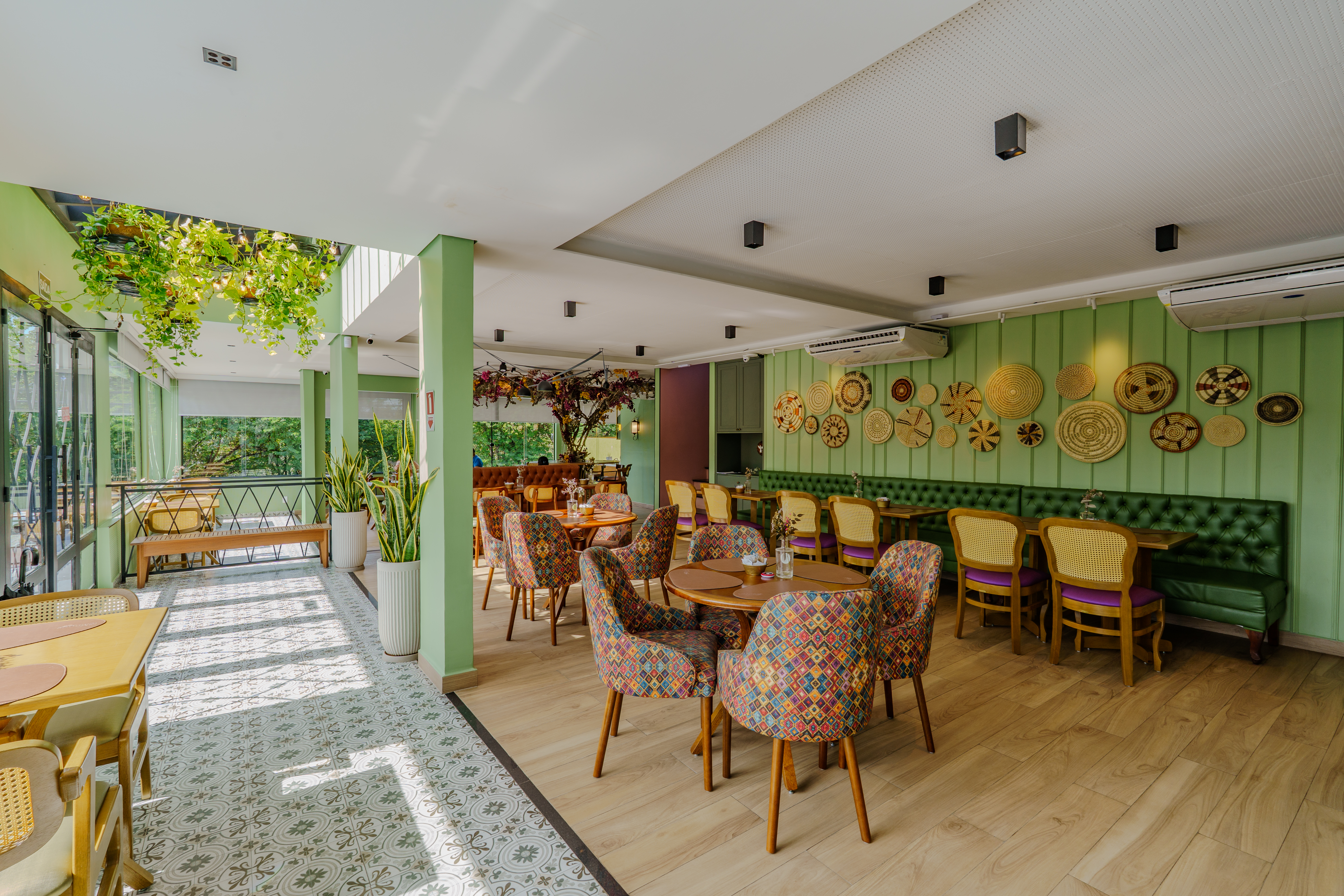 Imagem de capa da matéria - #CONTEÚDO E VISIBILIDADE: Reforma de café em Manaus combina acolhimento, elegância e personalidade, com assinatura de Mira Macêdo