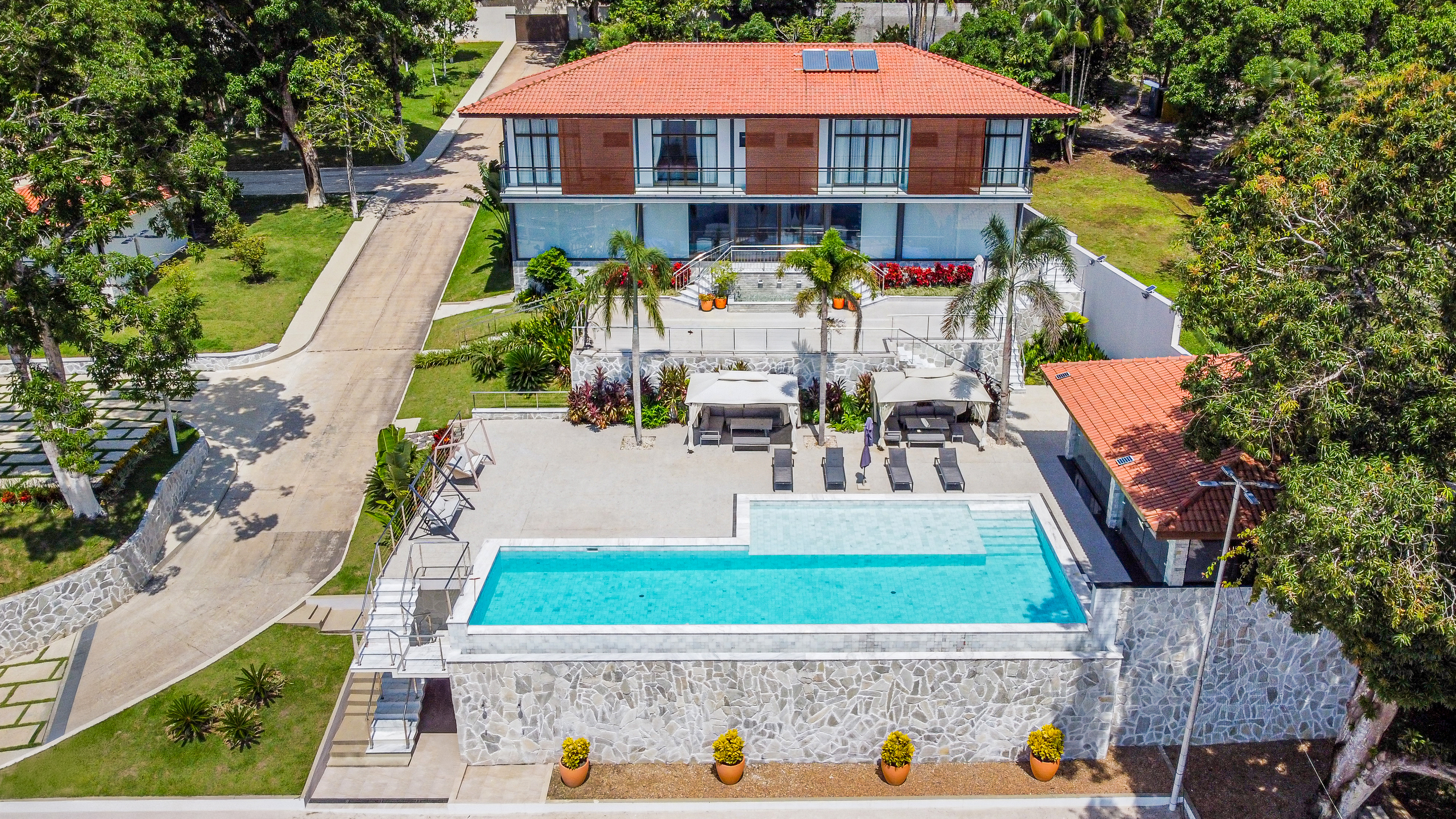 Imagem da matéria #Conteúdo e Visibilidade: Santiago Arquitetura assina projeto de interiores em residência de 3 mil m² em Manaus 