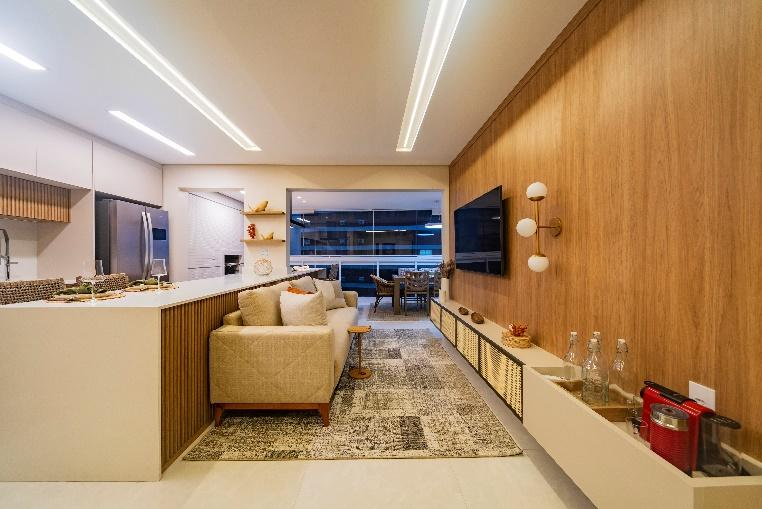 Imagem da matéria #CONTEÚDO E VISIBILIDADE: Aline Guimarães projeta reforma de apartamento de veraneio para um casal no litoral paulista