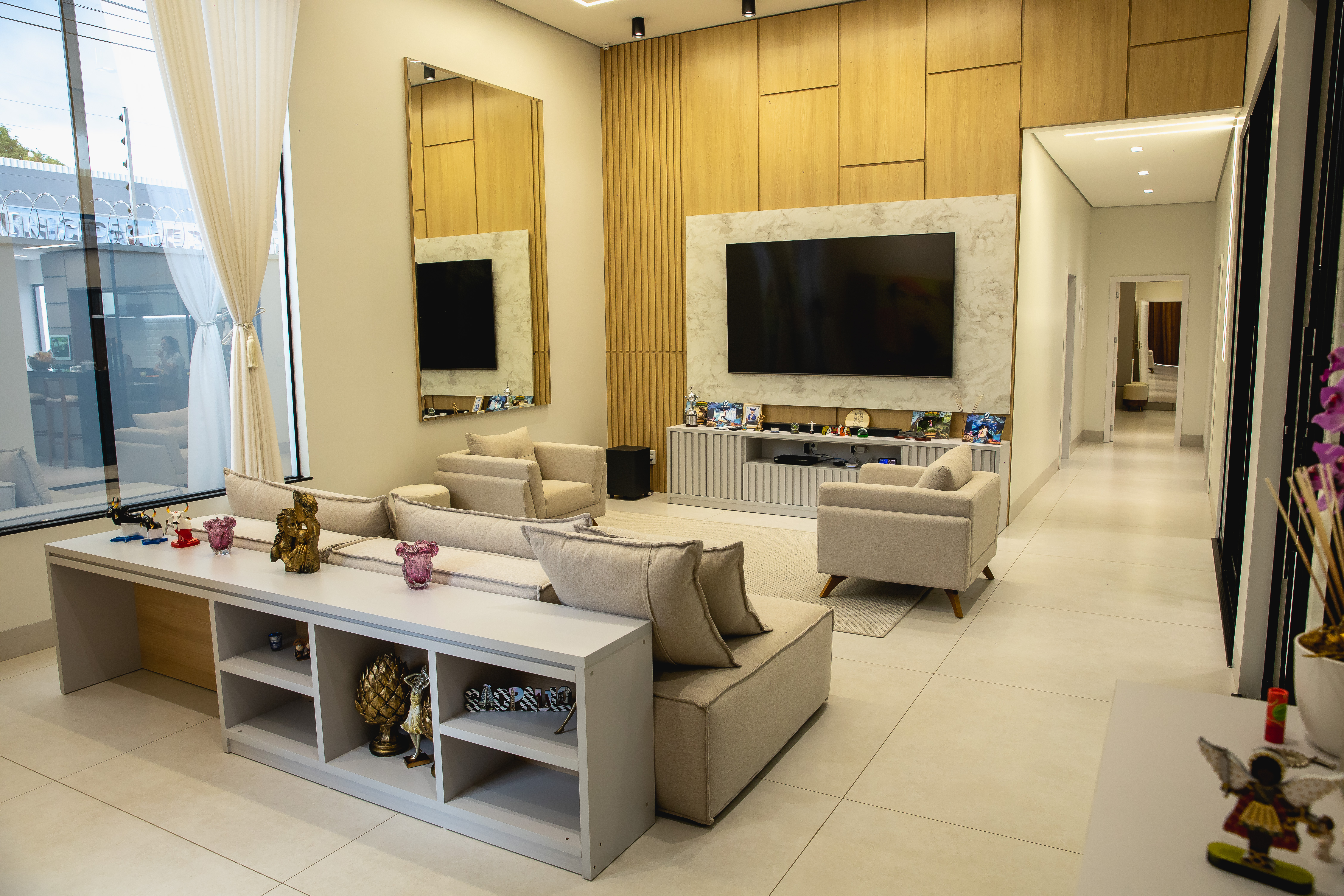 Imagem do post #CONTEÚDO E VISIBILIDADE: Eliana Brelaz projeta residência de 350 m² em Parintins, com piscina conectada às suítes principais e à área gourmet