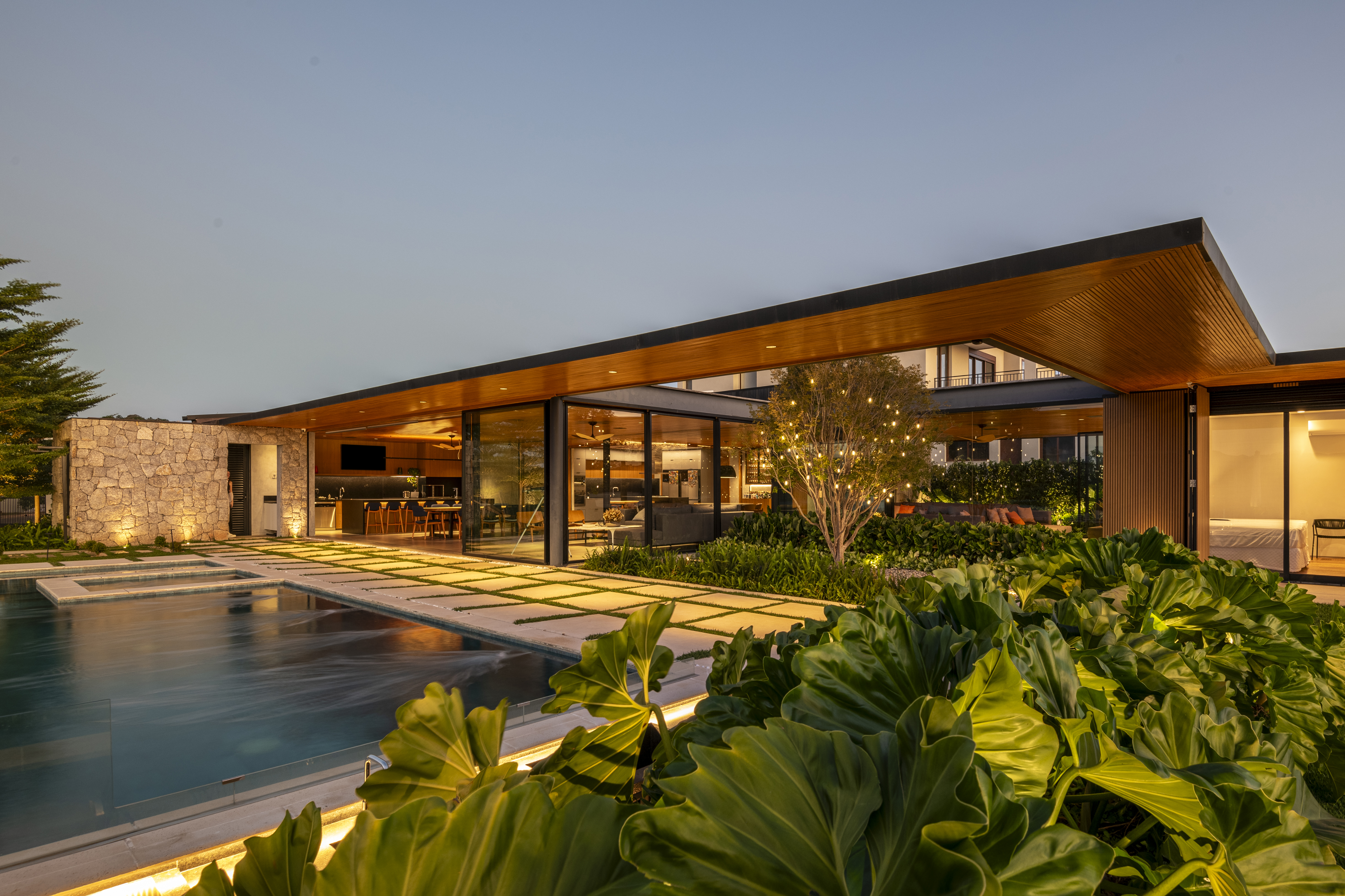Imagem da matéria Conteúdo e Visibilidade: Casa Laranjeiras – Arquitetura Contemporânea Integrada à Paisagem por Sala 03 Arquitetura