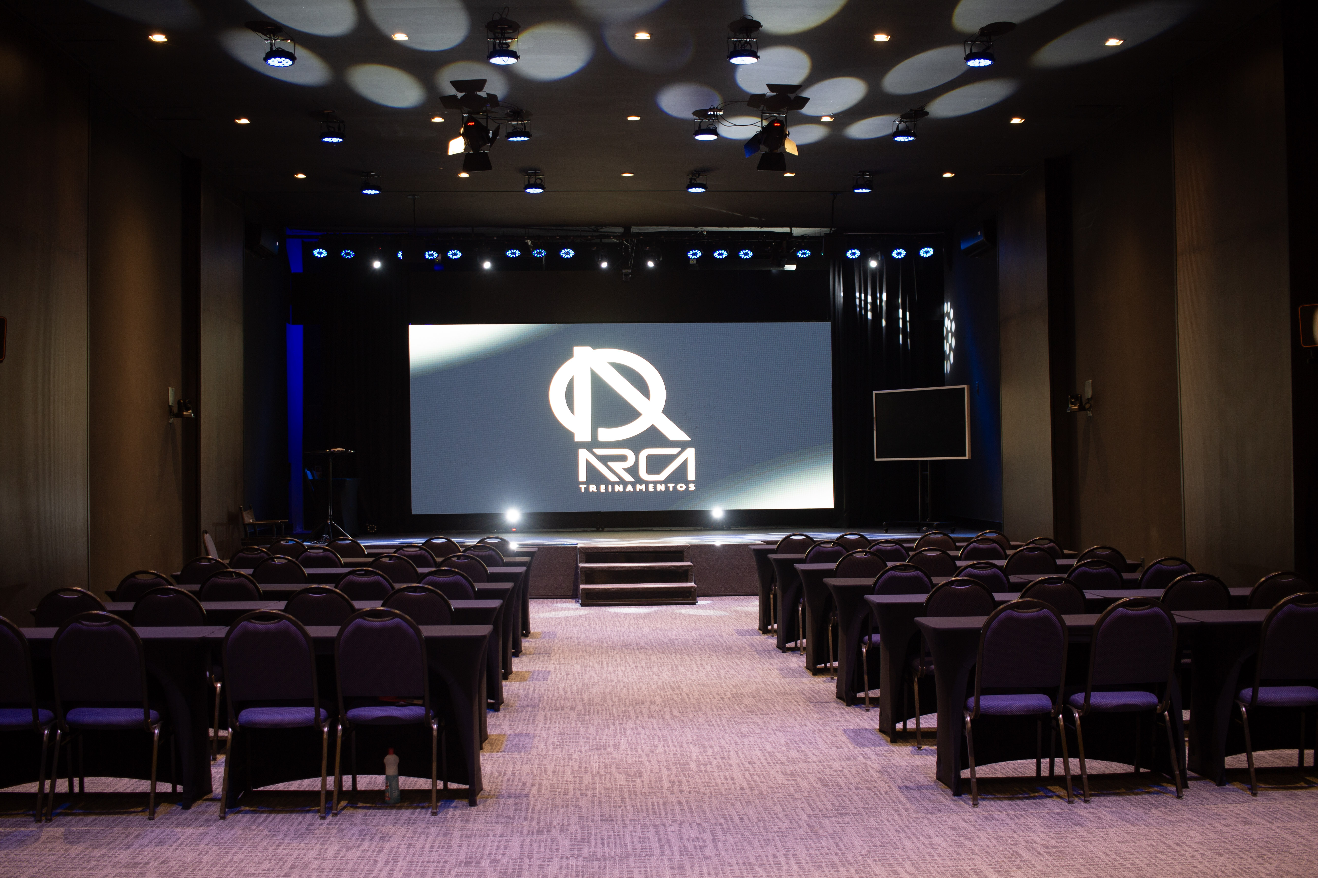 Imagem da matéria #Conteúdo e Visibilidade: Josadaque Lighting assina projeto luminotécnico para espaço de treinamentos em PetrolinaPor Thainá CardosoFotos: Jaasiel Nogueira