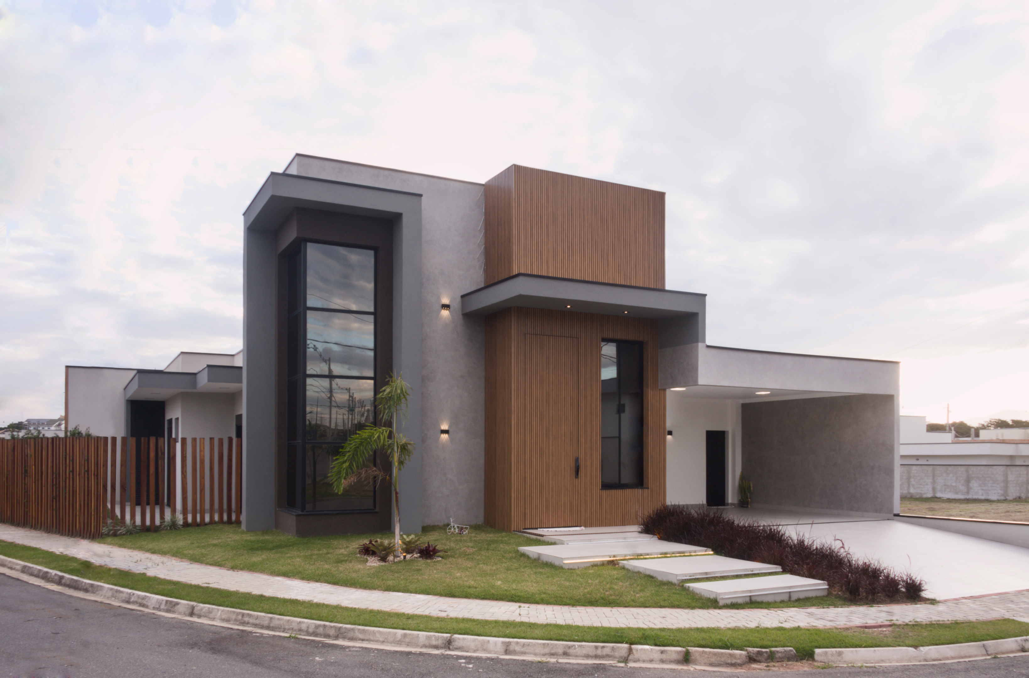 Imagem da matéria #Conteúdo e Visibilidade: Villaça Arquitetura assina residência contemporânea pensada para integração e bem-estar familiarPor: Thainá CardosoFotos: Thiago Villaça Boffe