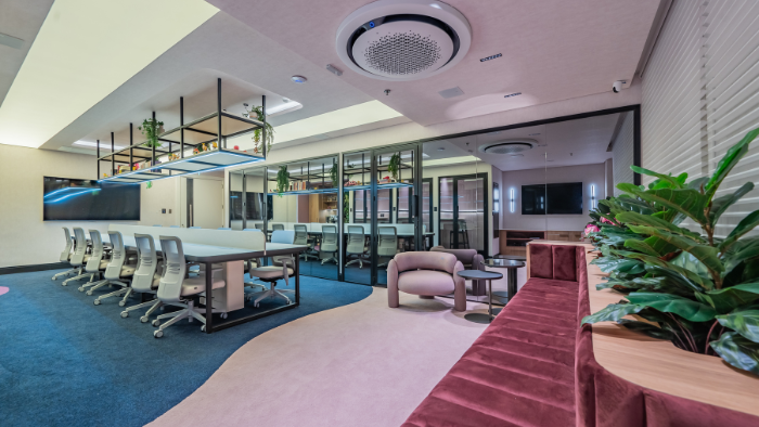 Imagem da matéria #Conteúdo e Visibilidade: escritório Cademi ganha identidade própria em projeto de interiores assinado por Beatriz Correia, em Santos/SP