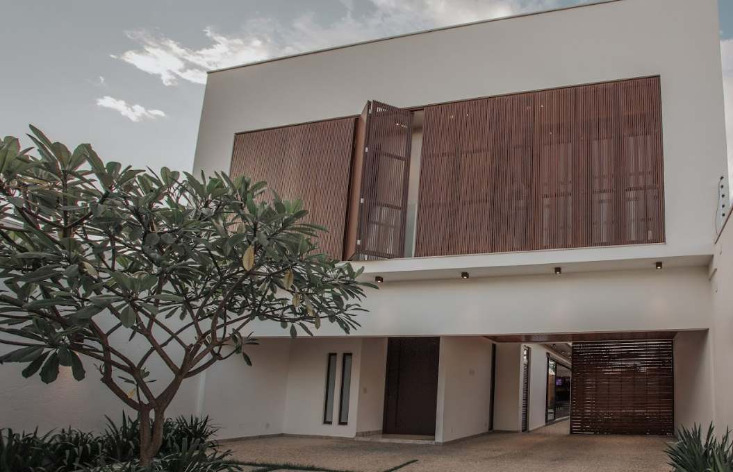 Imagem da experiência Conteúdo e Visibilidade: Casa Raia: arquitetura longitudinal que integra luz, água e convivência, por Ianessa Mota