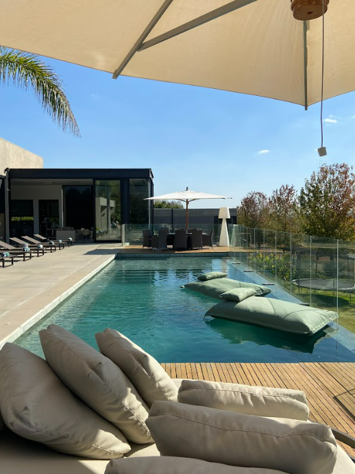 Imagem da matéria #Conteúdo e Visibilidade: Residência de mais de 1.000 m² na Quinta da Baronesa valoriza integração com a paisagem e arquitetura essencial