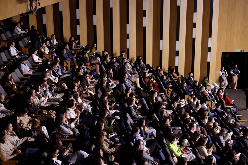 Imagem da experiência Club&Casa Summit 2026 reúne mais de 700 profissionais no Teatro VillaLobos em tarde de palestras com o tema gestão, comunidade e design